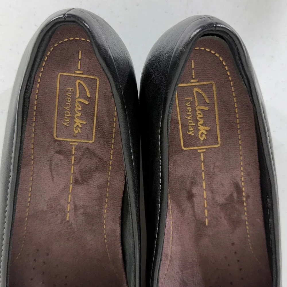 Clarks‎ Leather Slip On Loafers 11M Black Low Block Heel Almond Toe